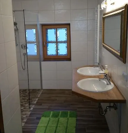 Leo Semesterbostad *