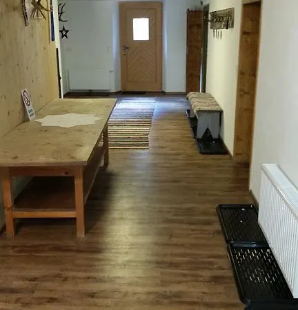 Semesterbostad Leo *